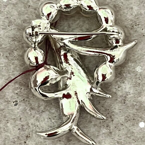 Vintage Silver Tone Filigree Brooch With Rhinestones And Faux Pearl Accents. - Picture 4 of 4